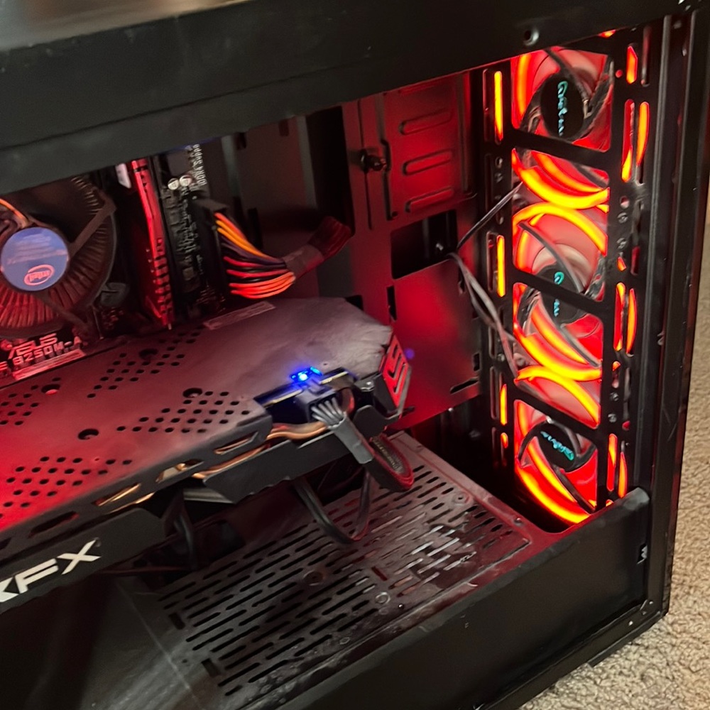 Cyber power pc with razor keyboard and mouse